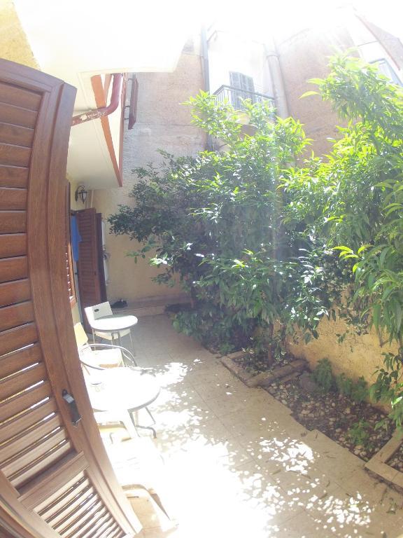 Studios Arabas Thessaloníki Rum bild